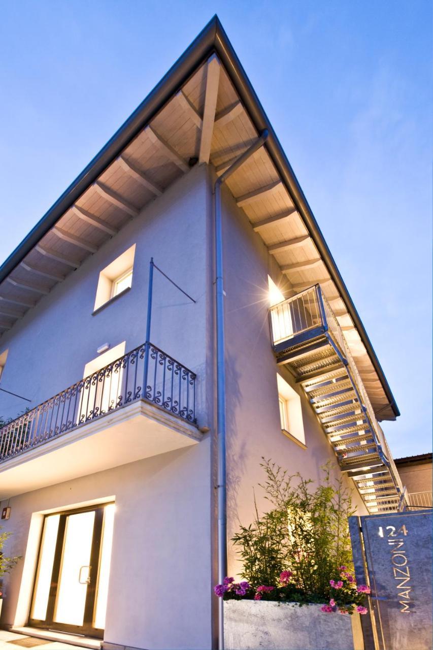 Manzoni 124 Bed&Relax Bed & Breakfast Esine Bagian luar foto