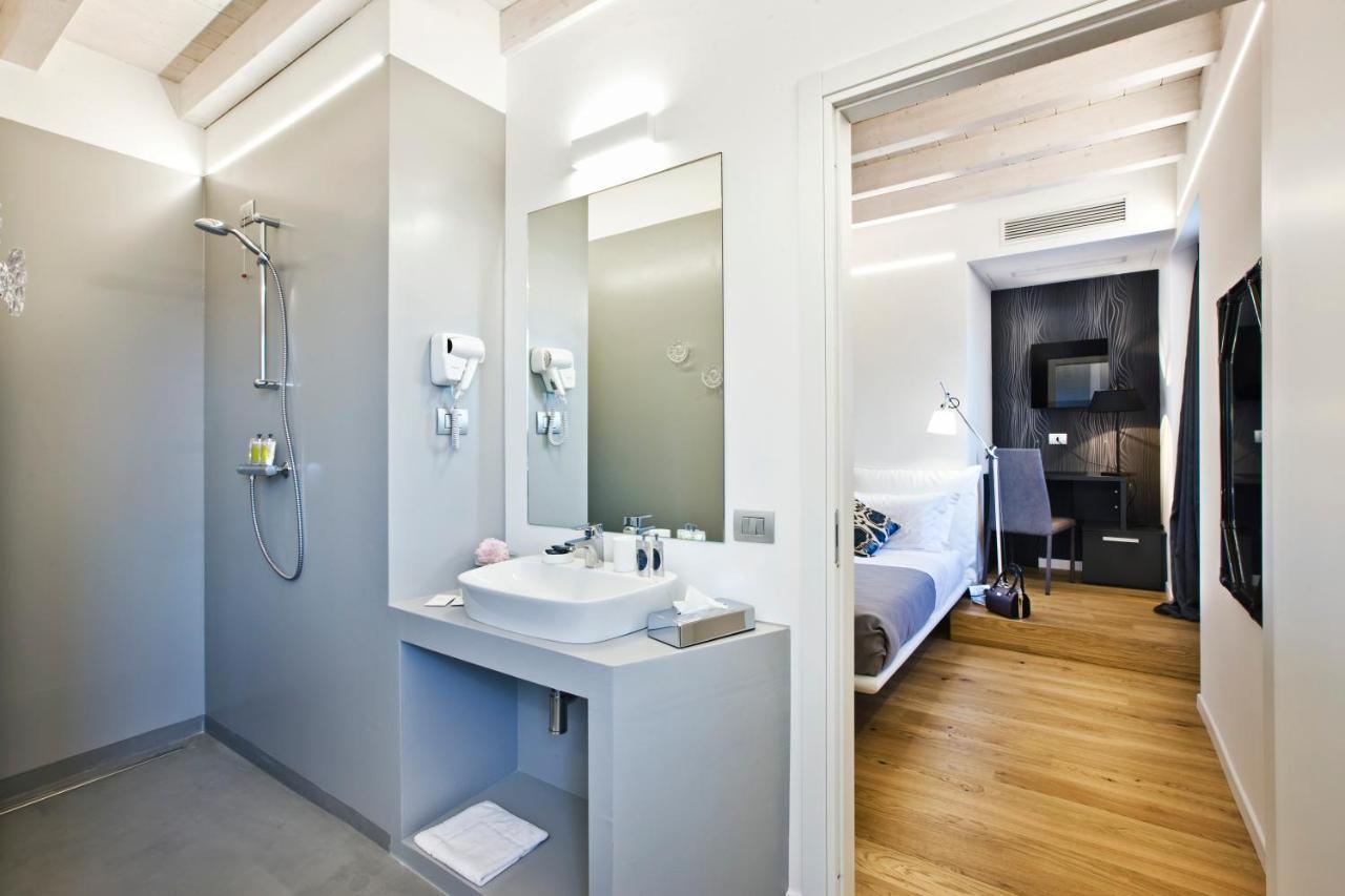 Manzoni 124 Bed&Relax Bed & Breakfast Esine Bagian luar foto