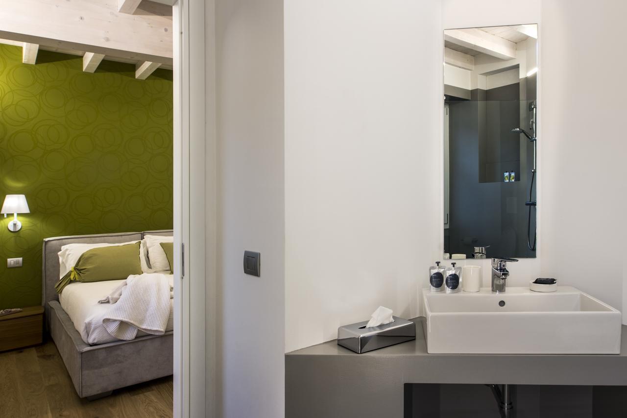 Manzoni 124 Bed&Relax Bed & Breakfast Esine Bagian luar foto