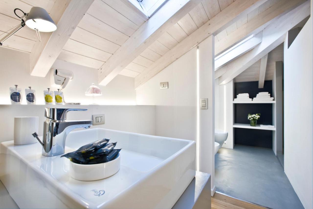 Manzoni 124 Bed&Relax Bed & Breakfast Esine Bagian luar foto