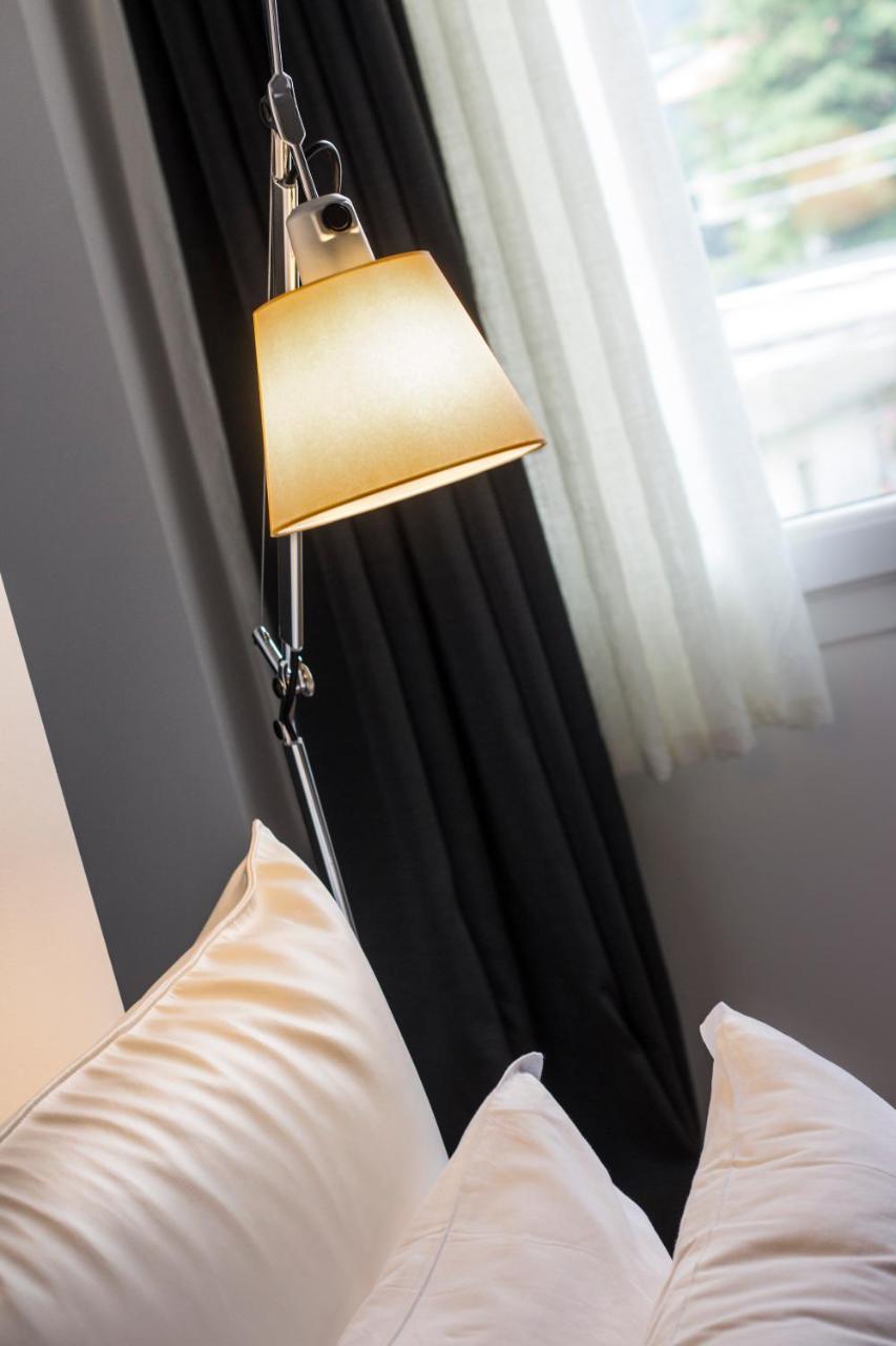 Manzoni 124 Bed&Relax Bed & Breakfast Esine Bagian luar foto