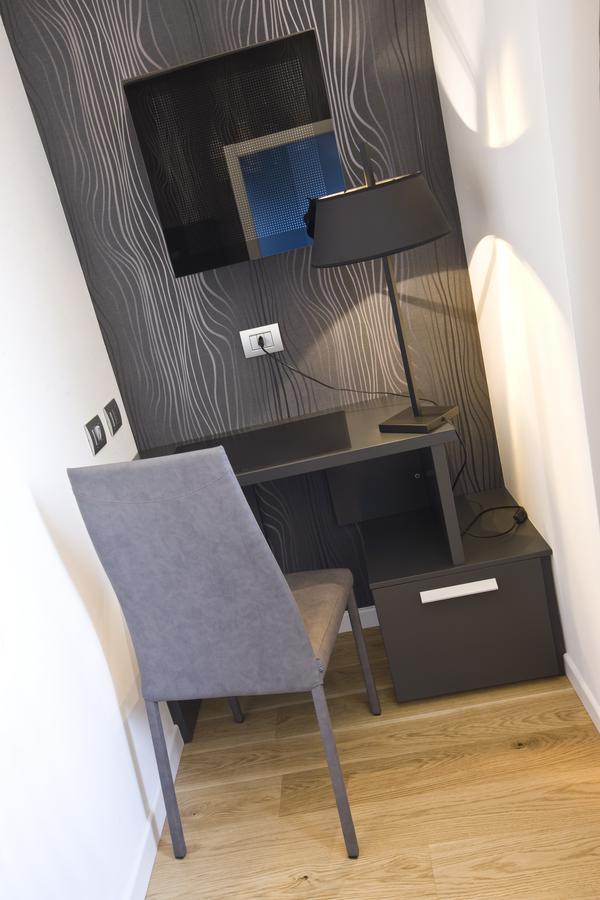 Manzoni 124 Bed&Relax Bed & Breakfast Esine Bagian luar foto