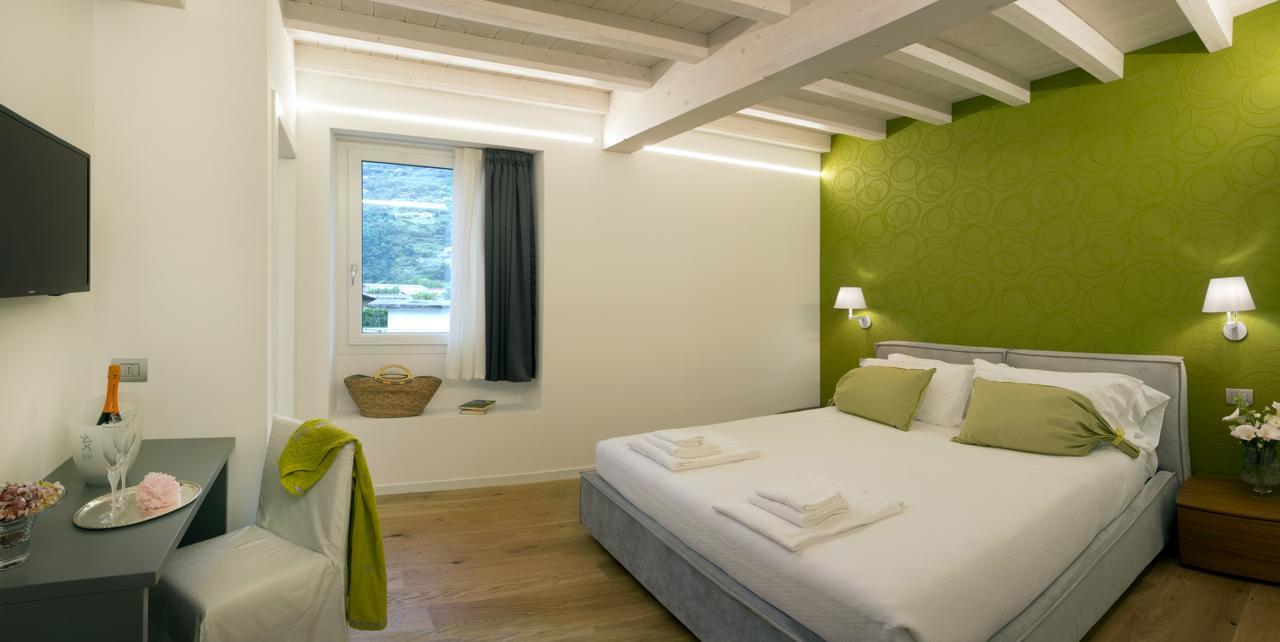 Manzoni 124 Bed&Relax Bed & Breakfast Esine Bagian luar foto