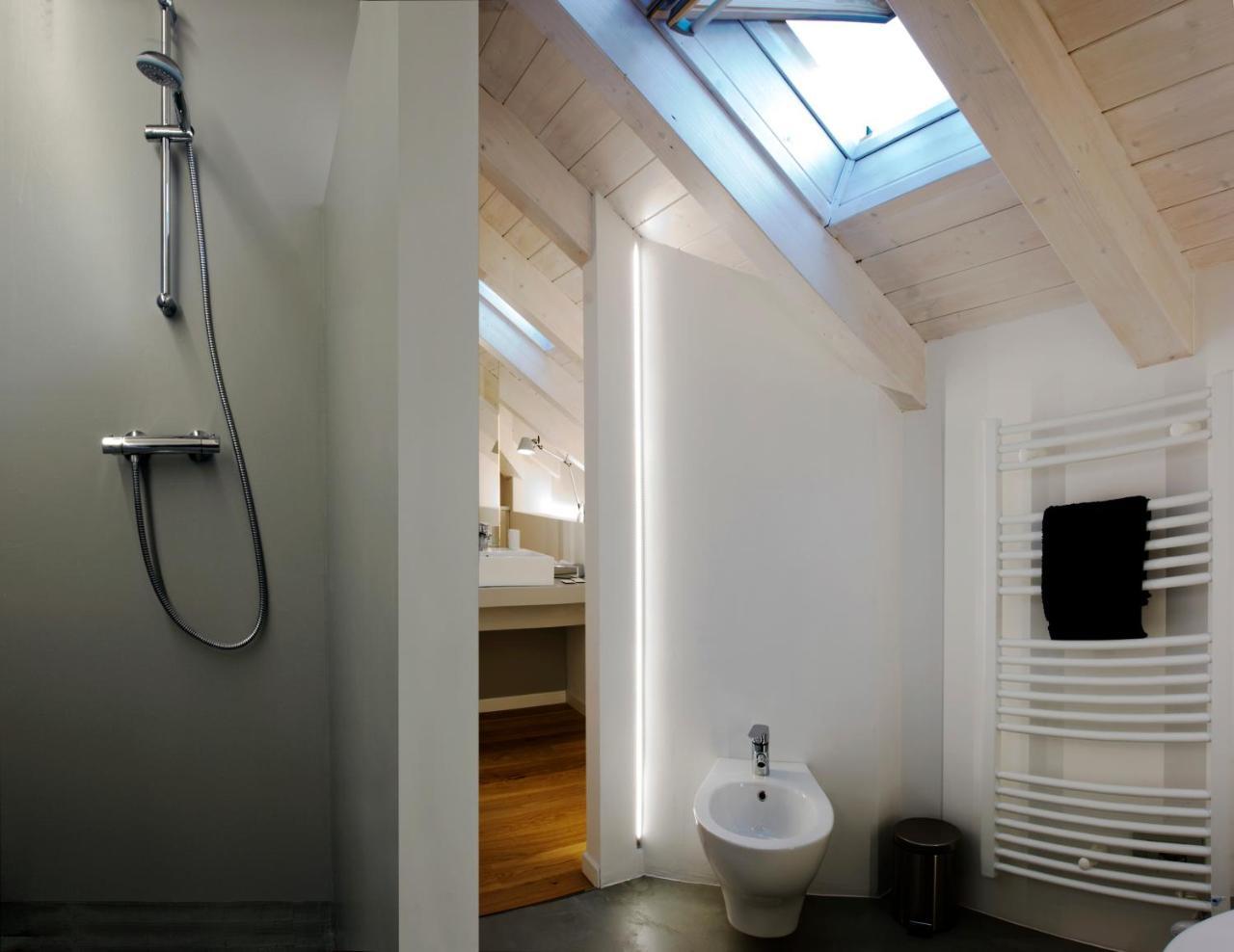 Manzoni 124 Bed&Relax Bed & Breakfast Esine Bagian luar foto
