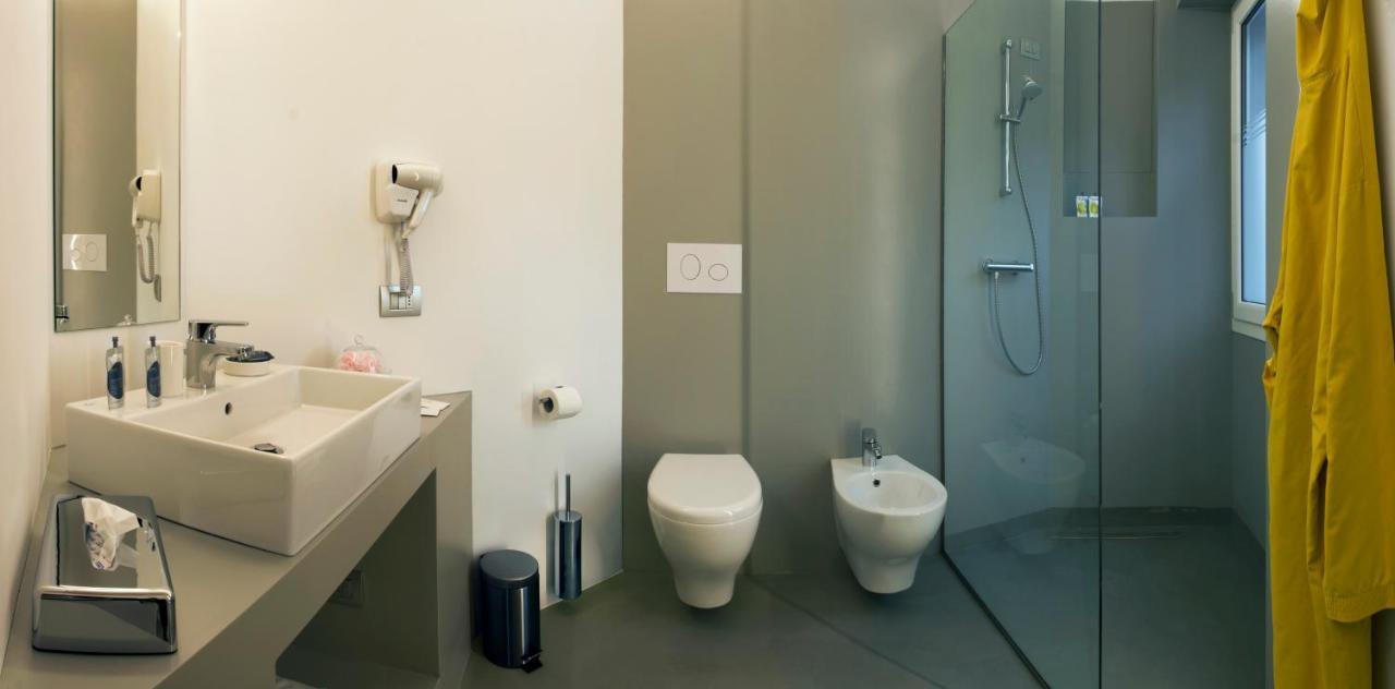 Manzoni 124 Bed&Relax Bed & Breakfast Esine Bagian luar foto